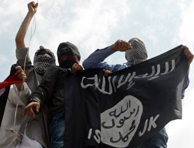 ISIS: Περιοδικό της οργάνωσης αποκαλύπτει τους δράστες επιθέσεων σε Παρίσι και Βρυξέλλες